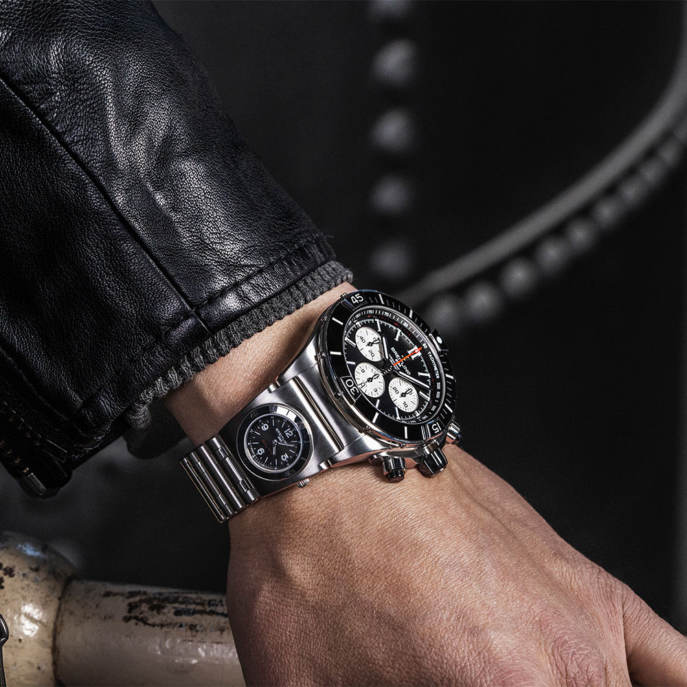 30 breitling super chronomat b01 44 with utc module ref. ab0136251b1a2 IG 1000x1000